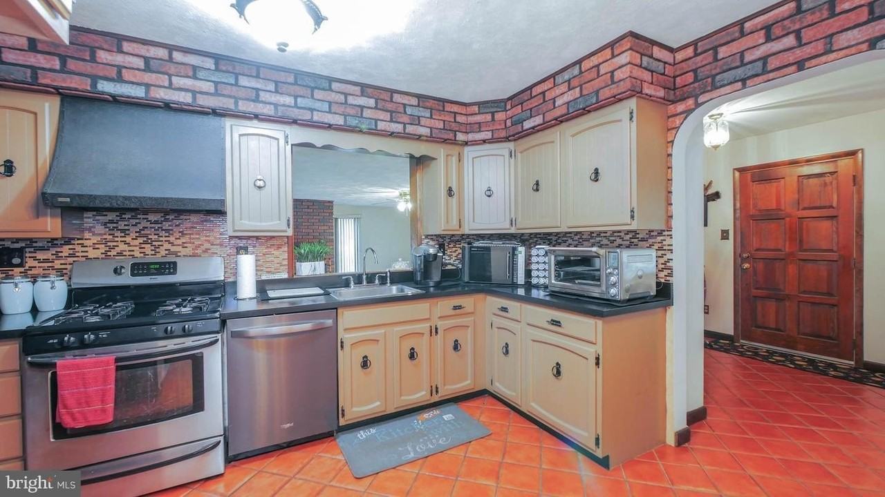 100 Kennedy Blvd - Photo 5 of 34