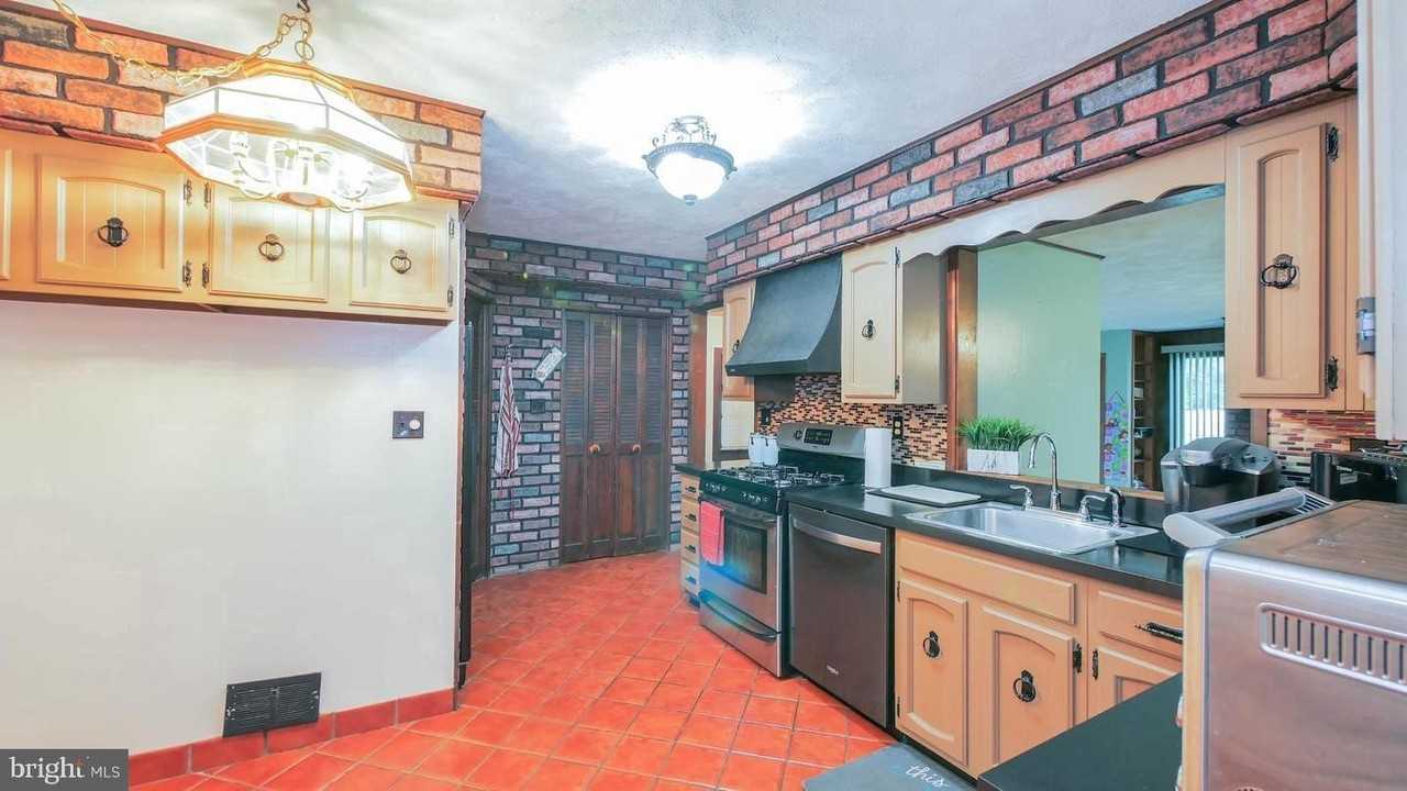 100 Kennedy Blvd - Photo 7 of 34