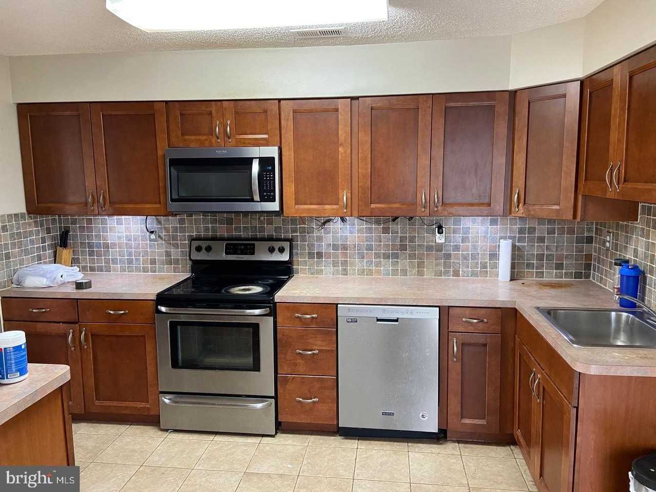 1215 Chanticleer - Photo 3 of 10