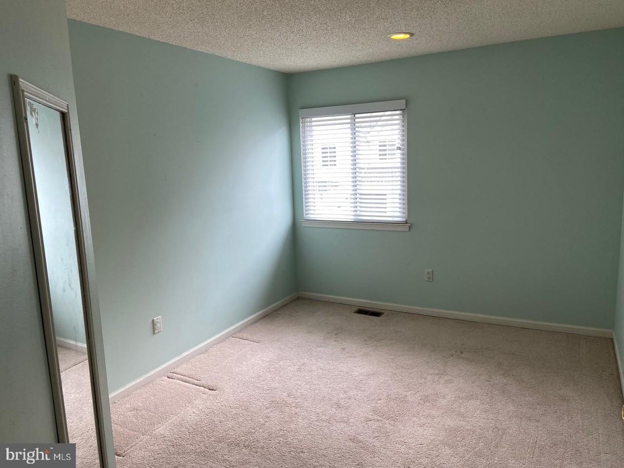 1215 Chanticleer - Photo 6 of 10