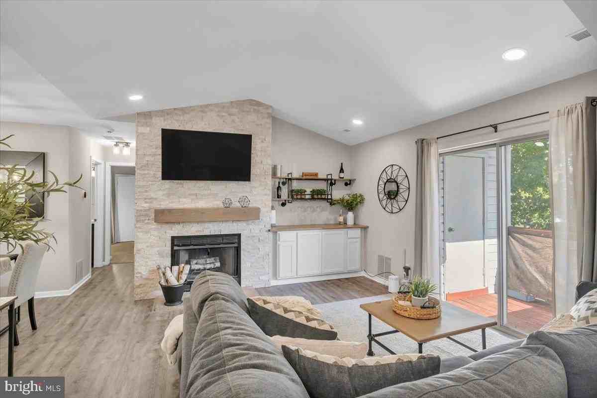612 Covington Ct - Photo 4 of 22