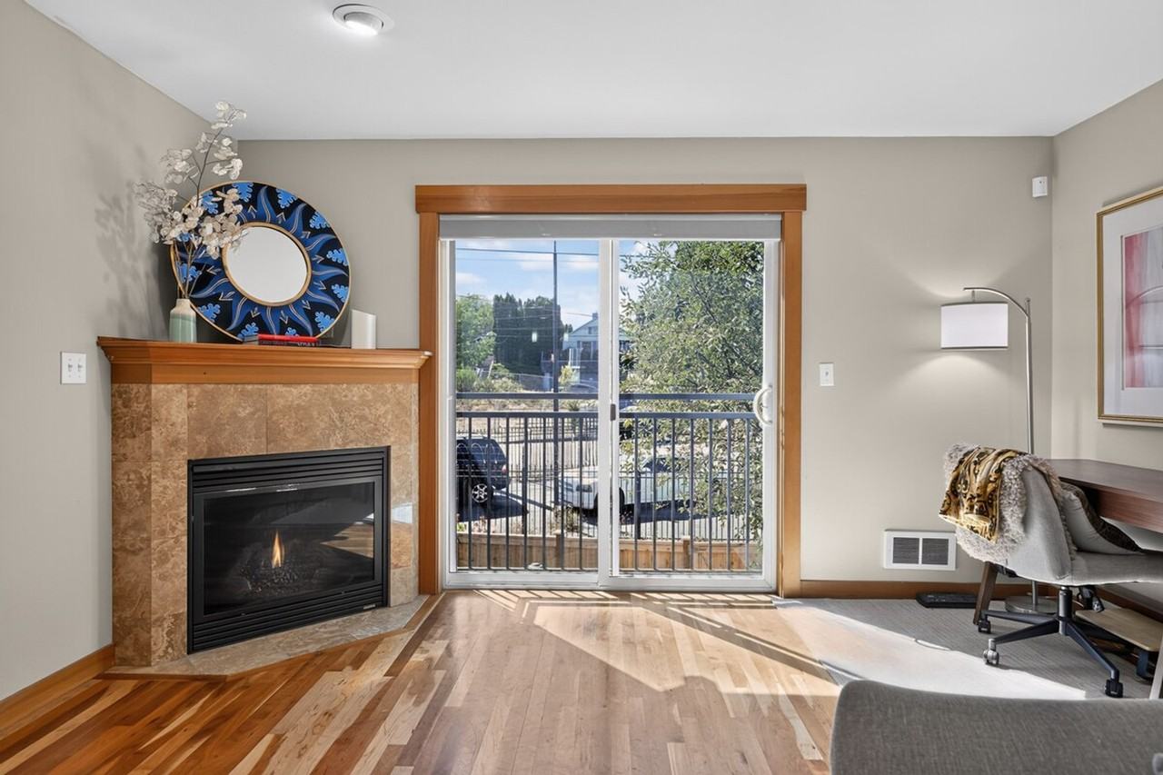 9237 17th Ave Sw #1603385P - Photo 4 of 35