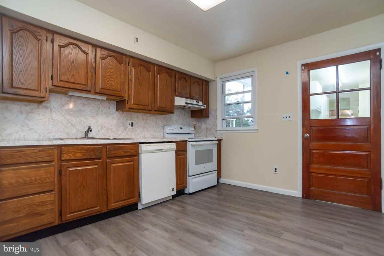 123 Mill St - Photo 4 of 25