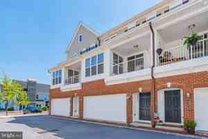 featured image of 1332 Saxton Way