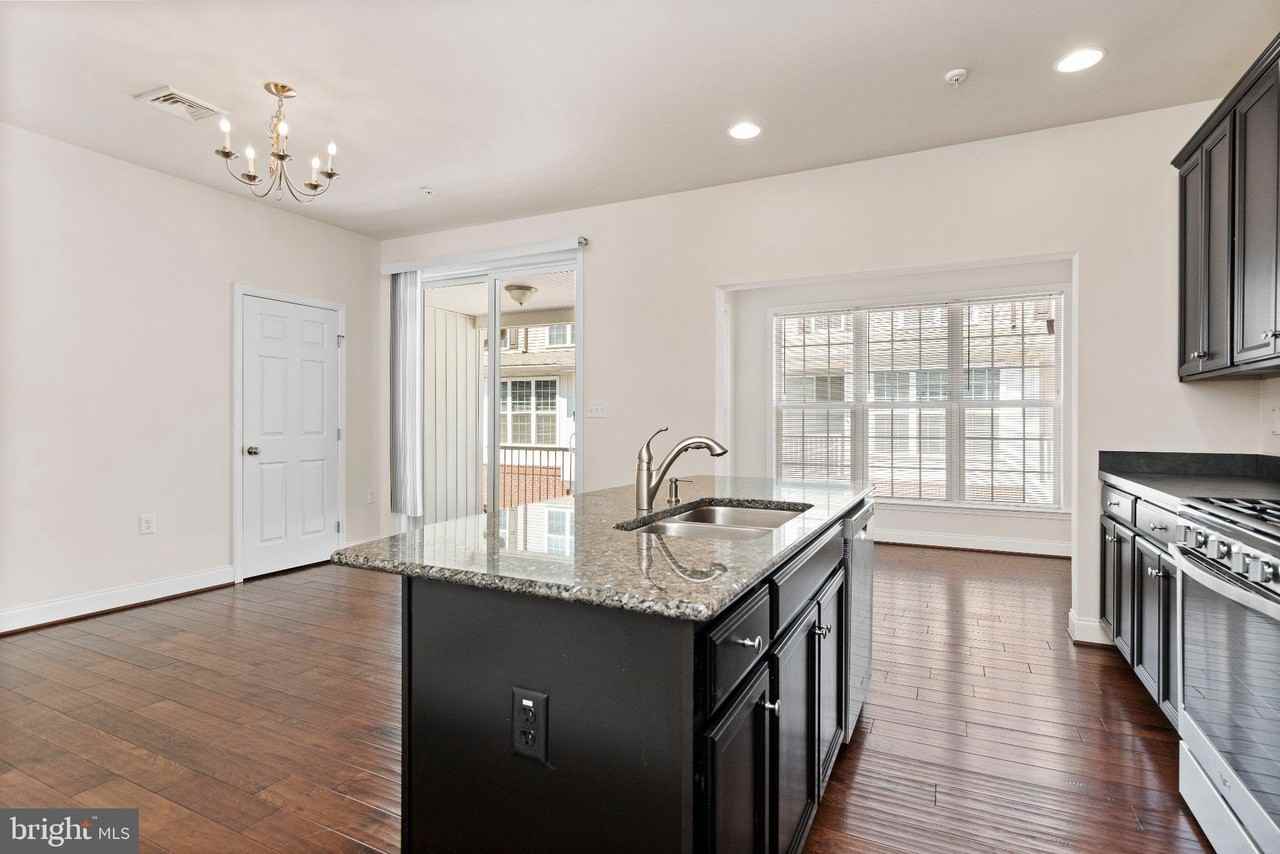 1332 Saxton Way - Photo 6 of 23