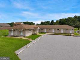 featured image of 420 London Dr #4