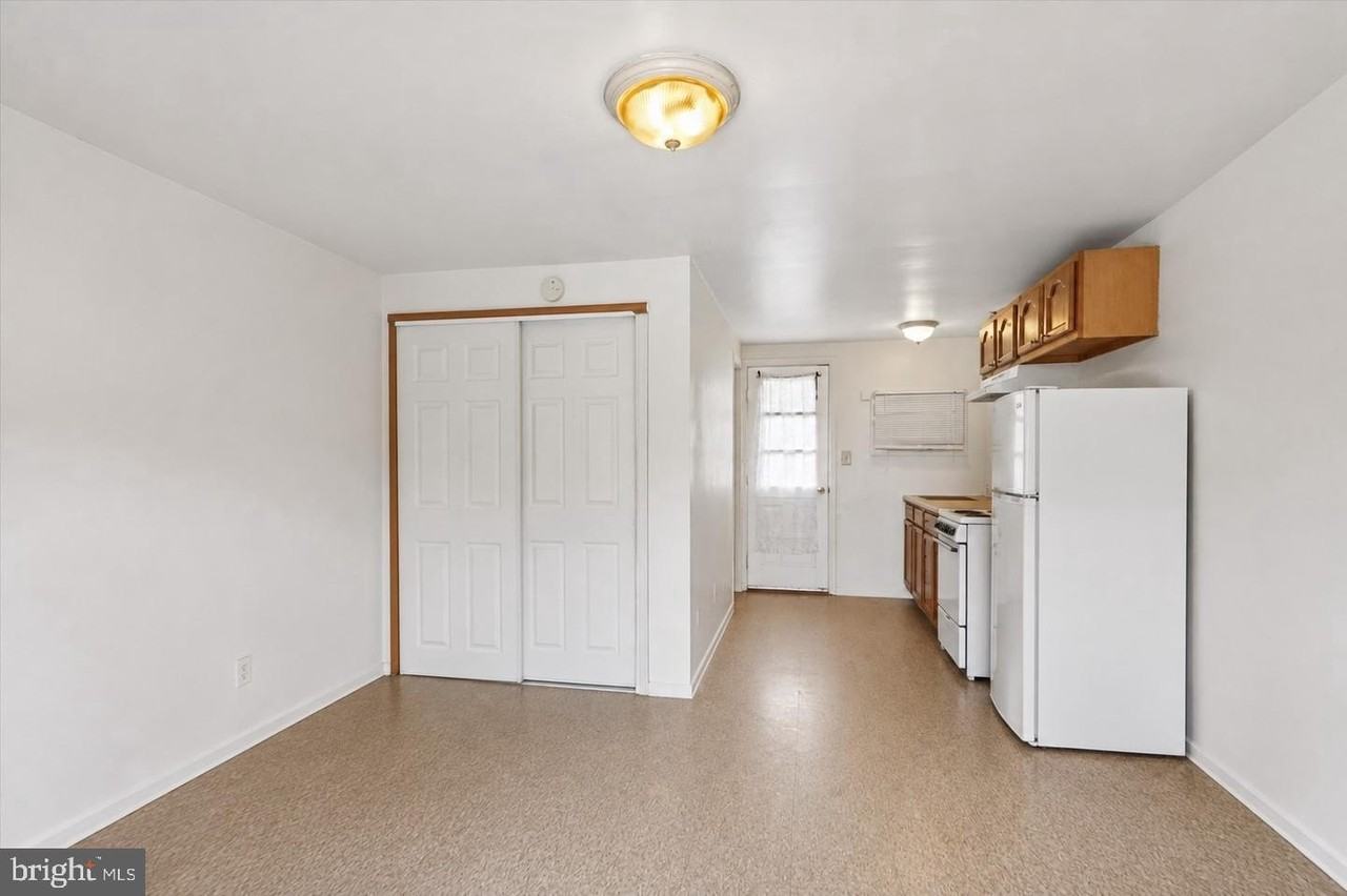 420 London Dr #4 - Photo 5 of 11