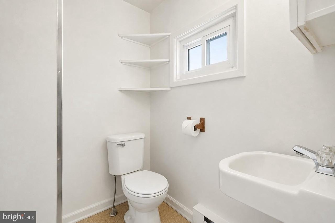 420 London Dr #4 - Photo 6 of 11