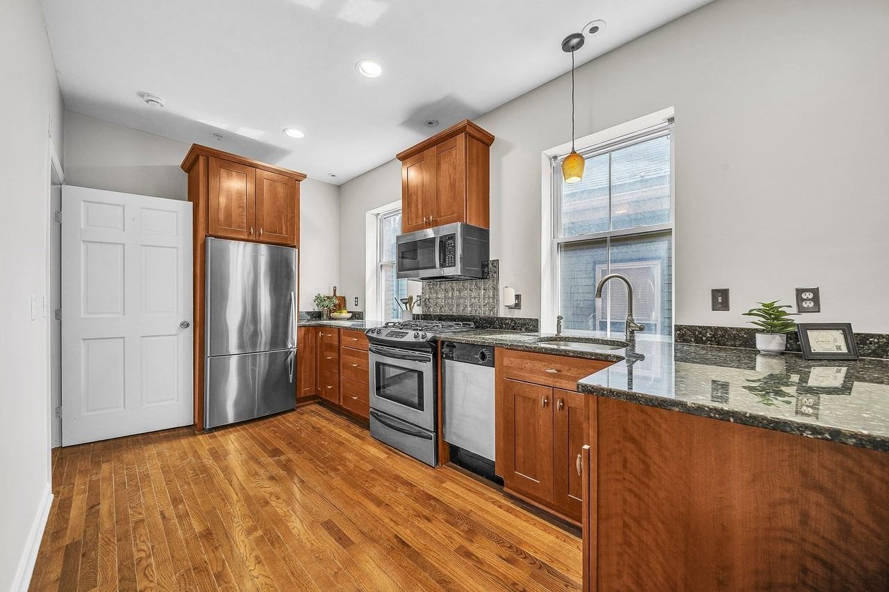Pleasant St #7 - Photo 4 of 14