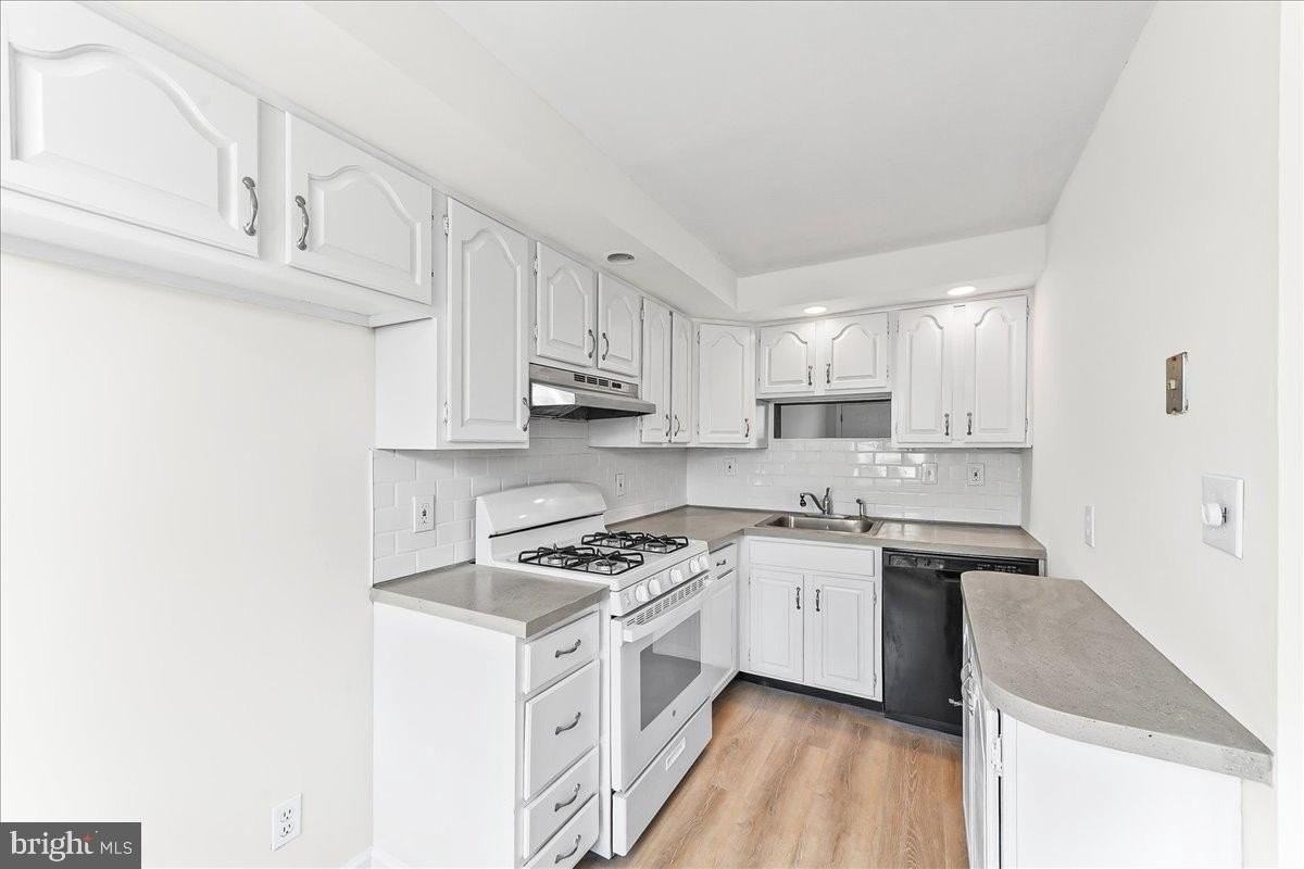 5205 Westbrook Dr - Photo 6 of 13