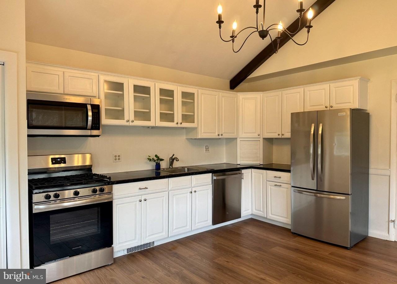 284 S Devon Ave - Photo 2 of 30