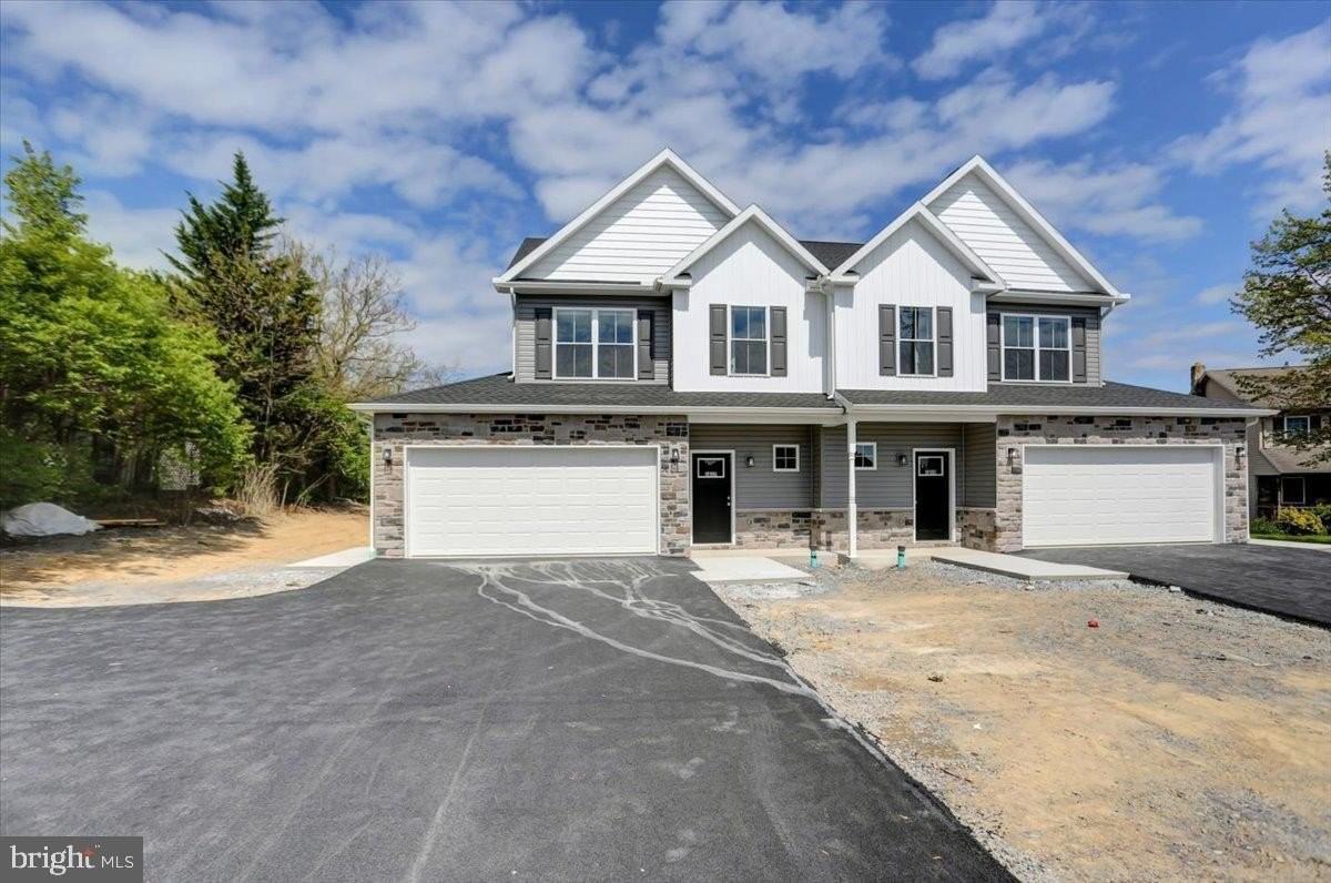 1817 Holly Ln