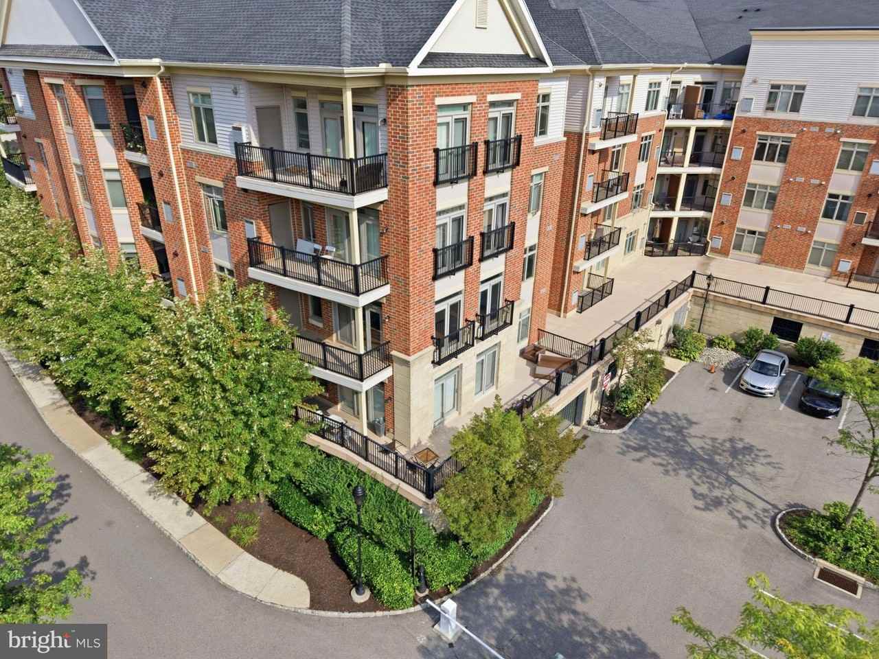 301 Carson Ter - Photo 2 of 28