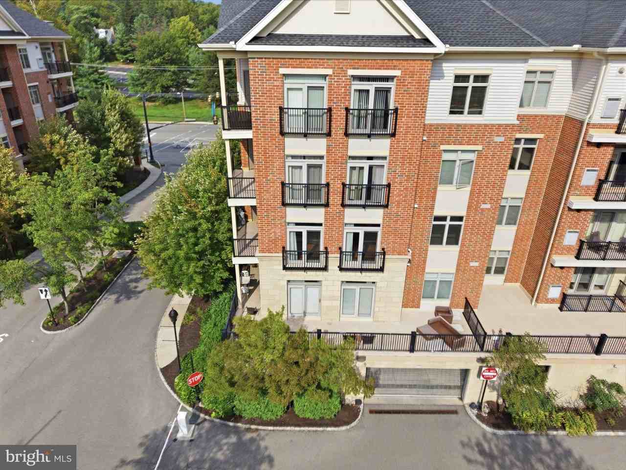 301 Carson Ter - Photo 3 of 28