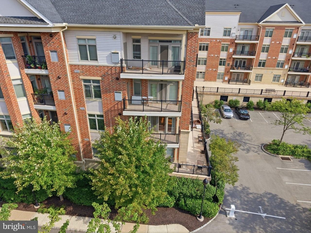 301 Carson Ter - Photo 4 of 28