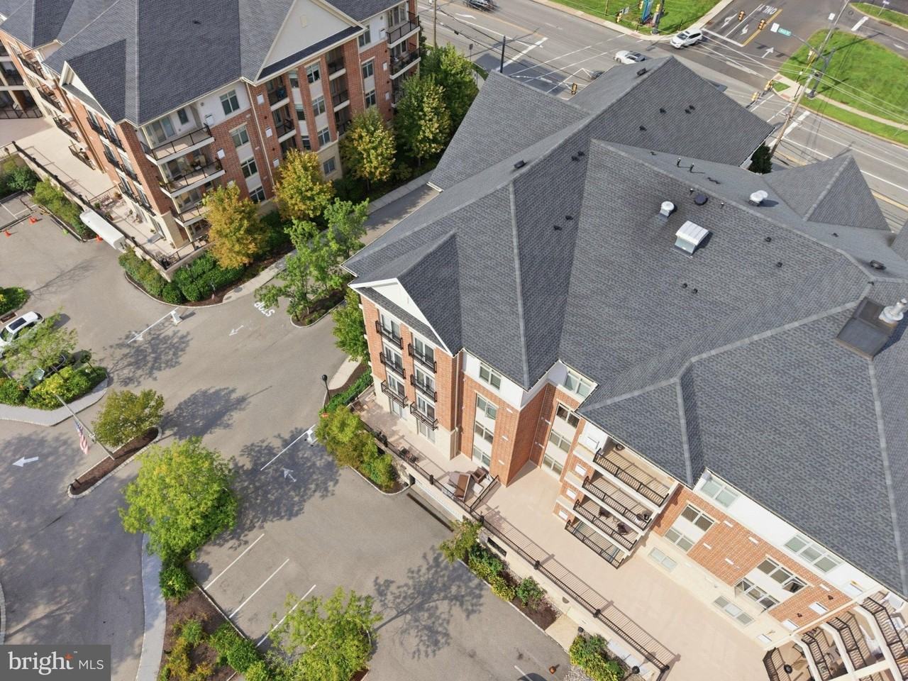 301 Carson Ter - Photo 6 of 28