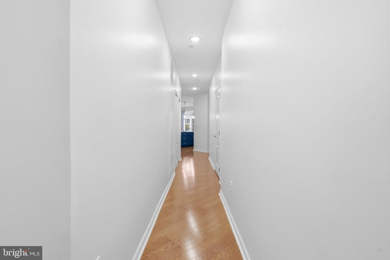 301 Carson Ter - Photo 7 of 28