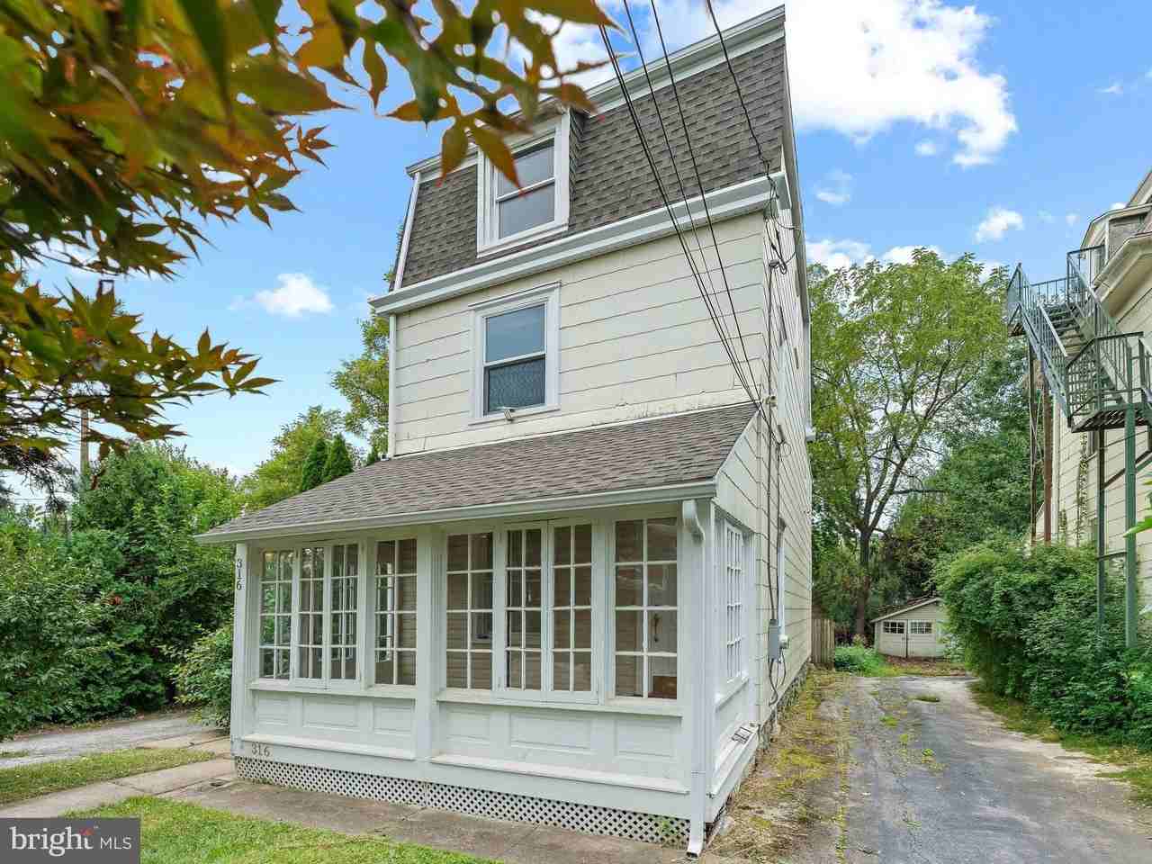 316 Locust Ave - Photo 4 of 40
