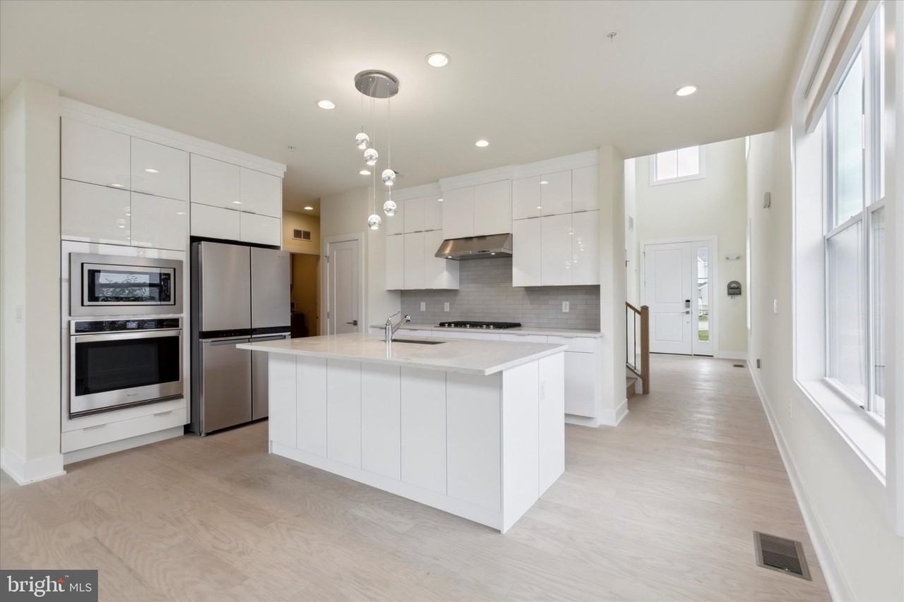 674 Levering St - Photo 2 of 24