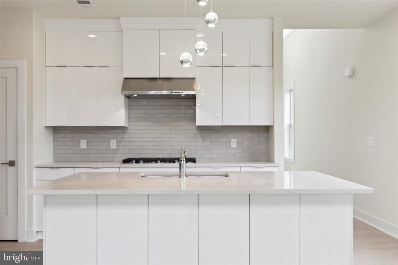 674 Levering St - Photo 3 of 24