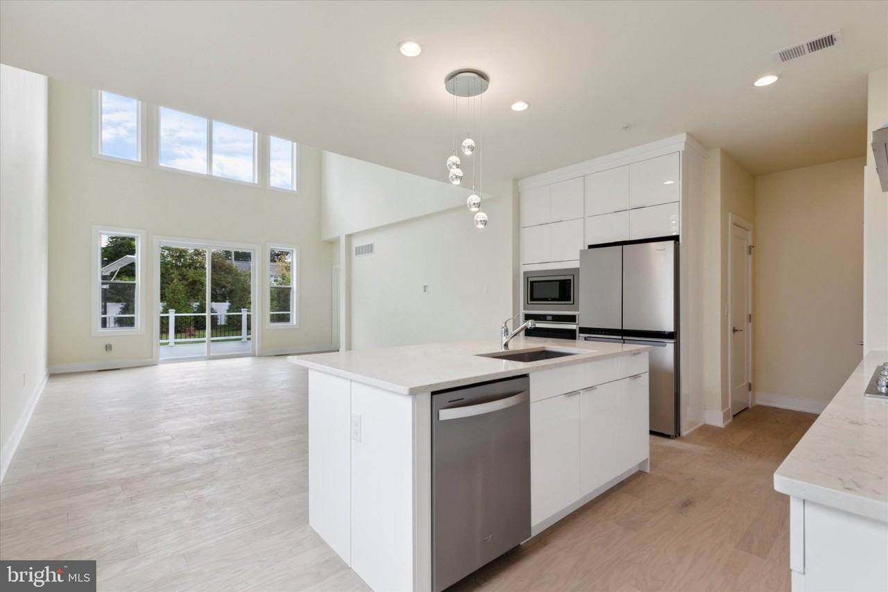674 Levering St - Photo 4 of 24