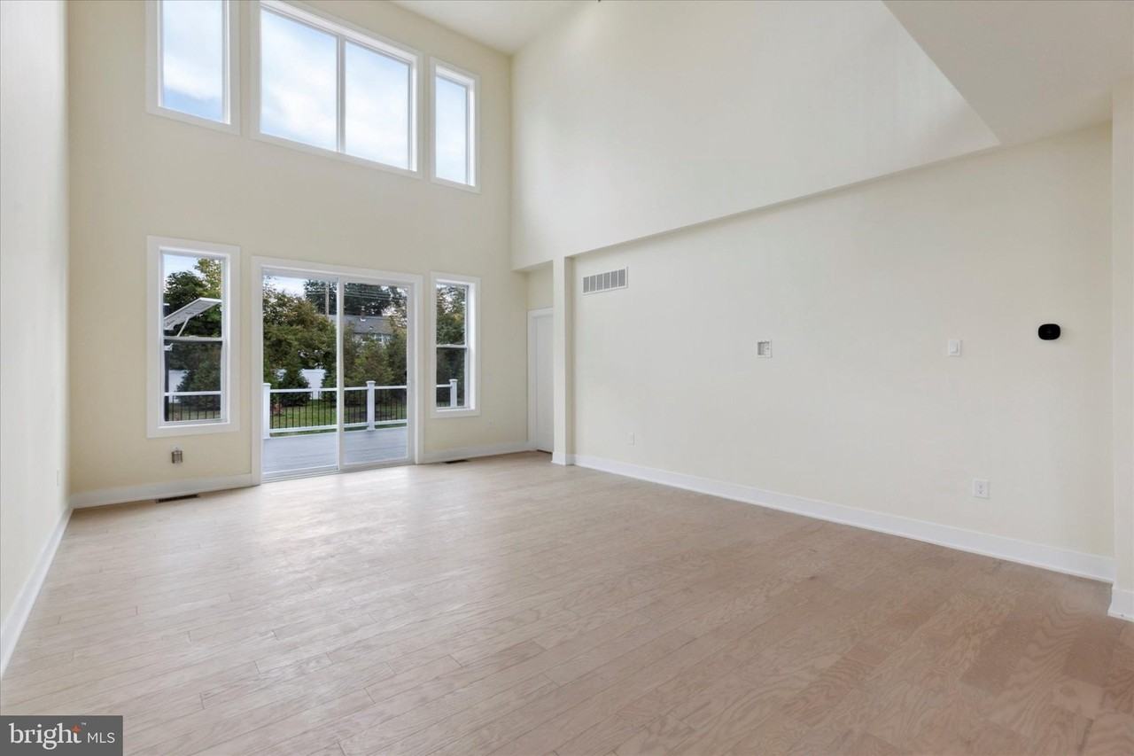 674 Levering St - Photo 7 of 24