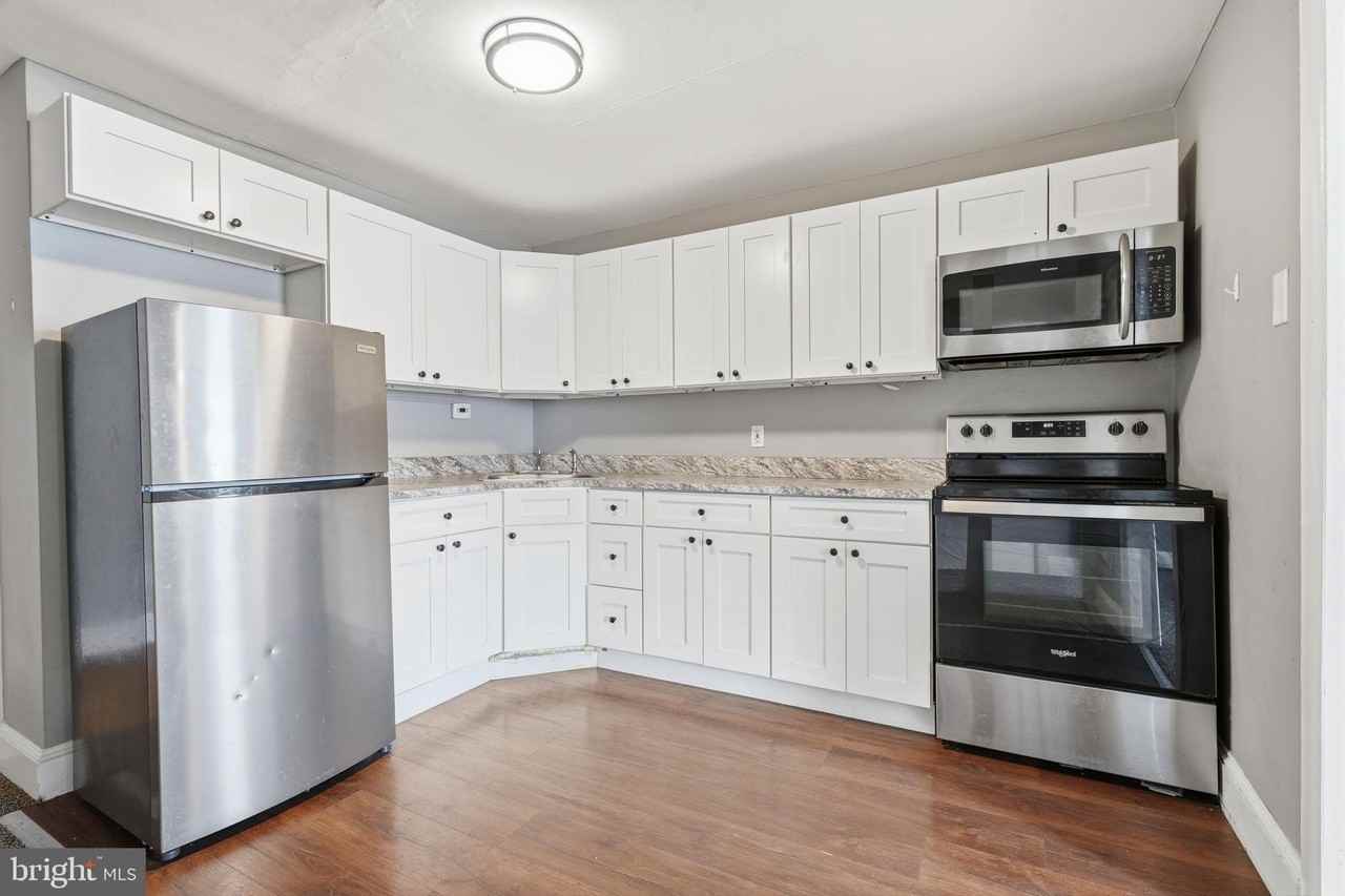 4329 Main St #2 - Photo 7 of 15