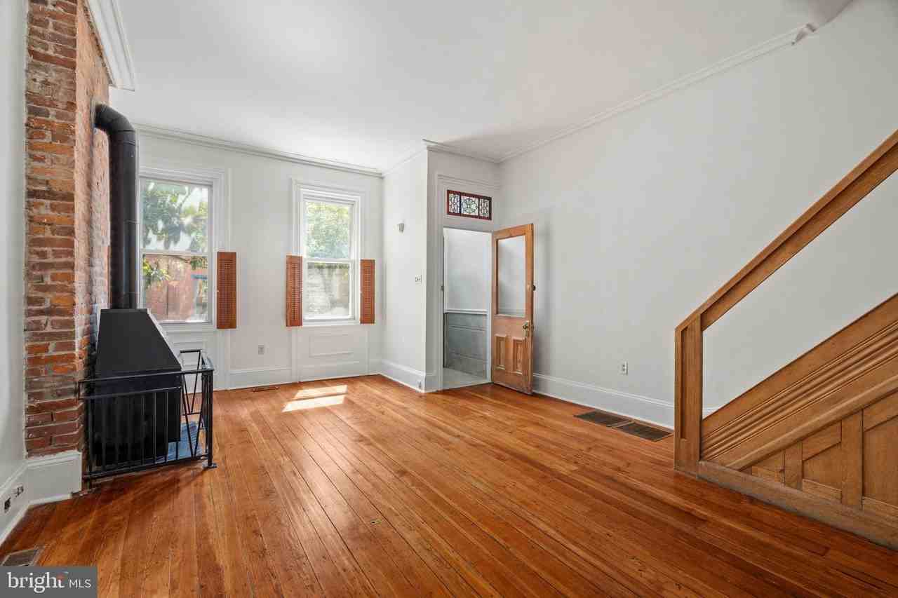 2433 Aspen St - Photo 2 of 37