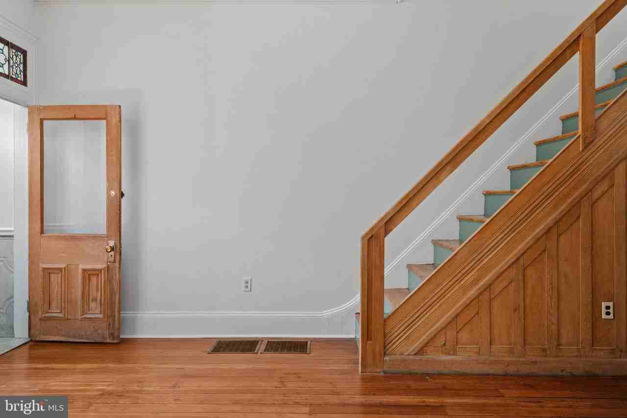 2433 Aspen St - Photo 5 of 37