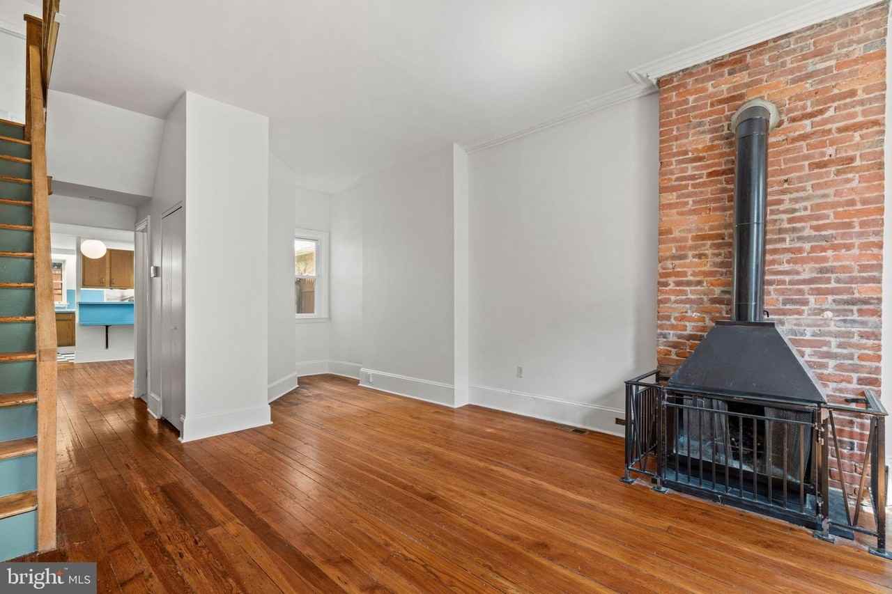 2433 Aspen St - Photo 6 of 37