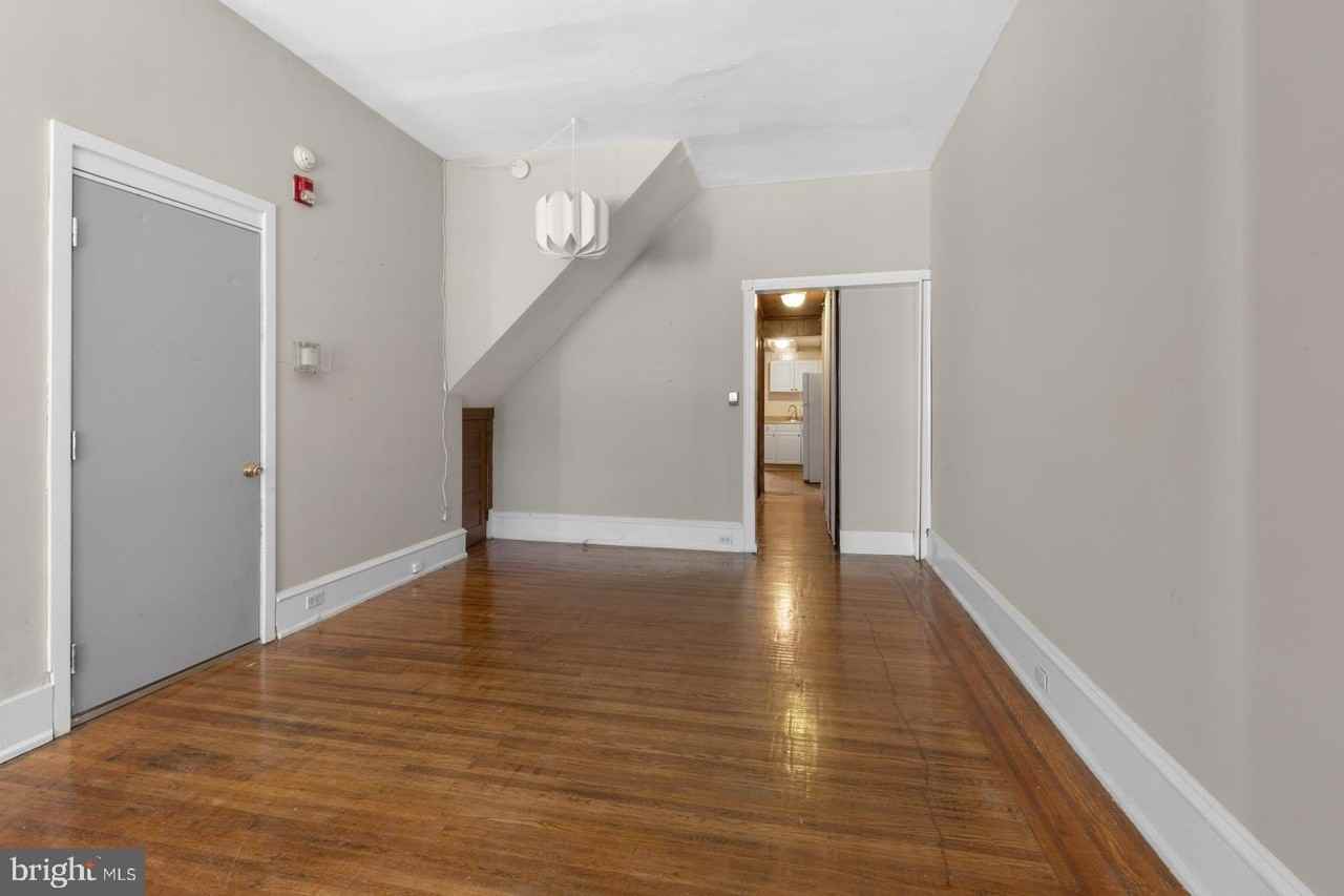 917 S Saint Bernard St #1 - Photo 2 of 29