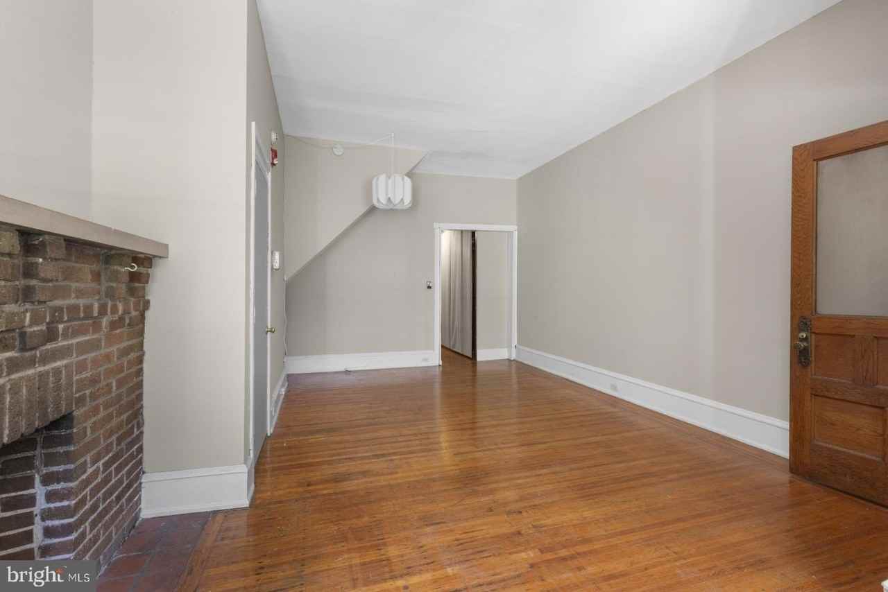 917 S Saint Bernard St #1 - Photo 5 of 29