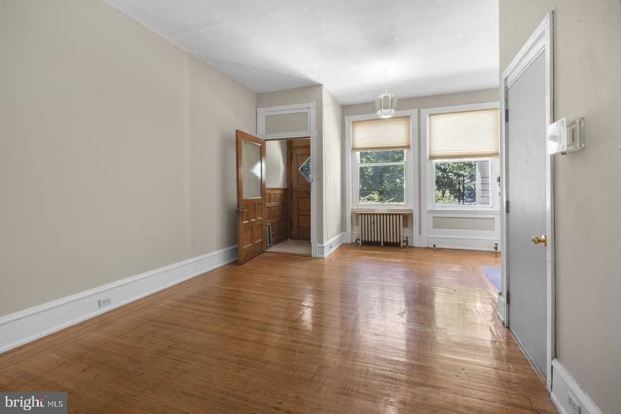 917 S Saint Bernard St #1 - Photo 6 of 29