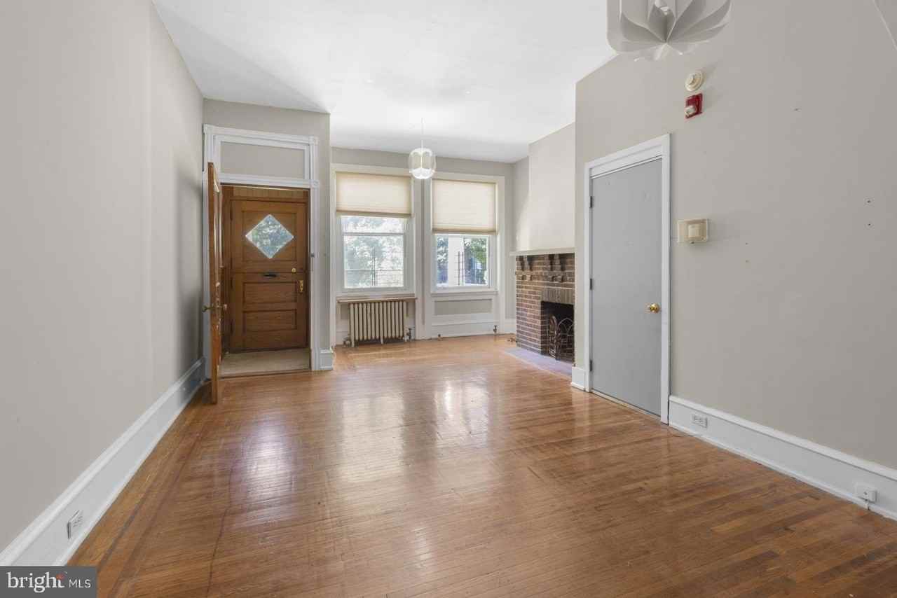 917 S Saint Bernard St #1 - Photo 7 of 29