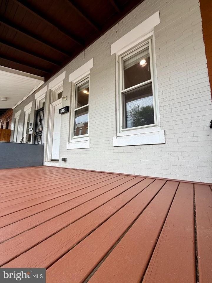 2555 N Hollywood St - Photo 2 of 18