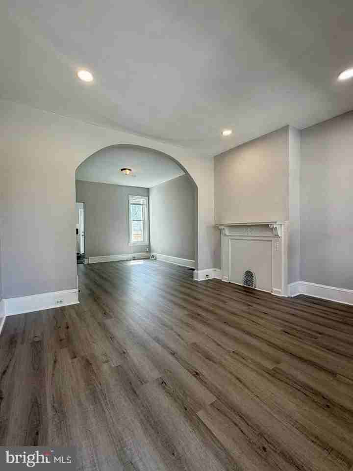2555 N Hollywood St - Photo 3 of 18