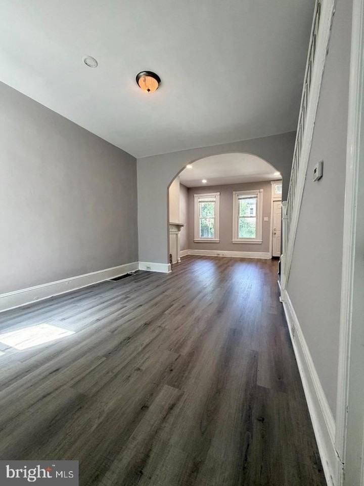 2555 N Hollywood St - Photo 4 of 18