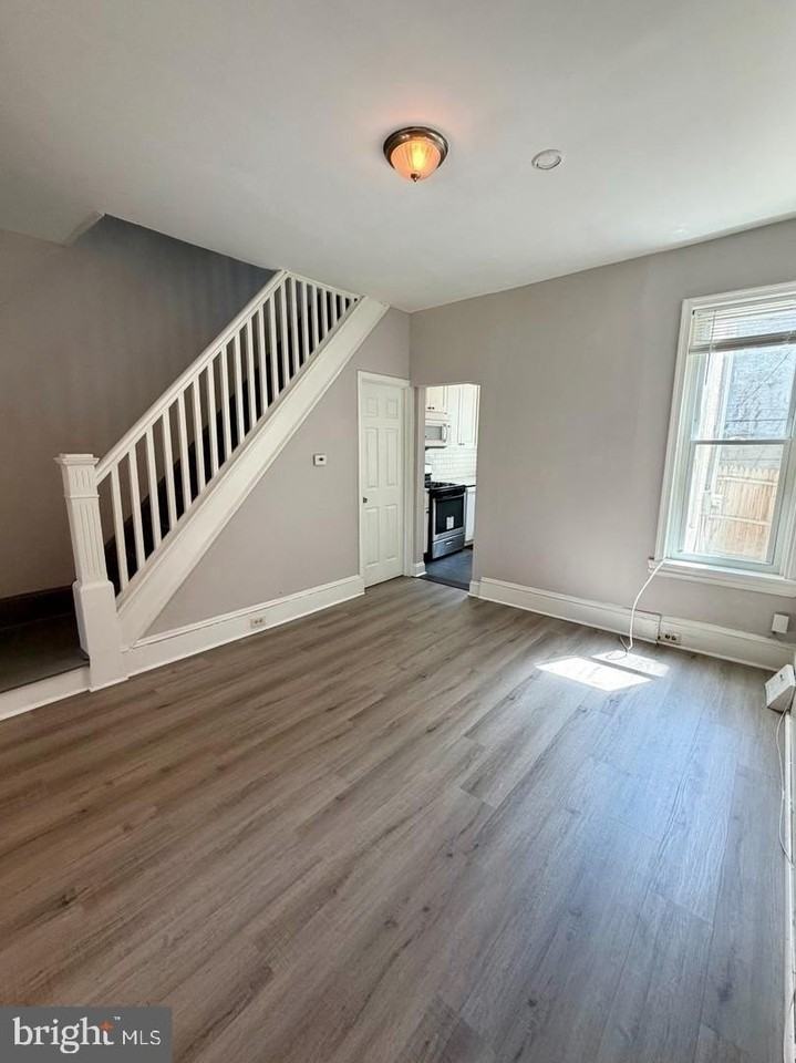 2555 N Hollywood St - Photo 5 of 18