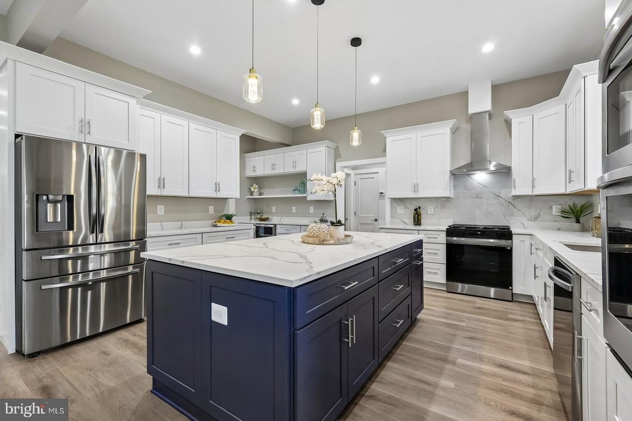 735 N George Mason Dr - Photo 4 of 50