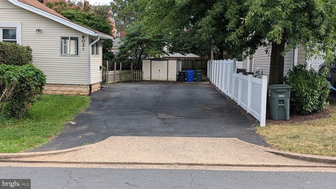 802 S Glebe Rd - Photo 6 of 36