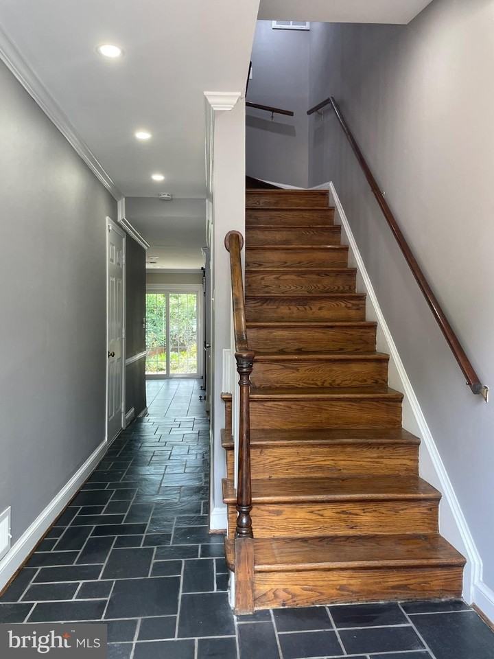 1822 21st St N - Photo 5 of 50