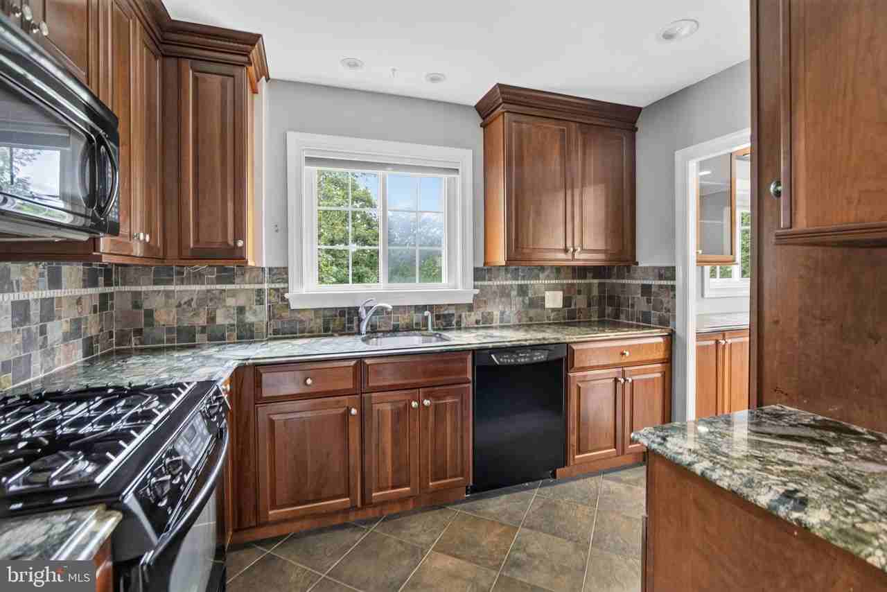 3250 Martha Custis Dr