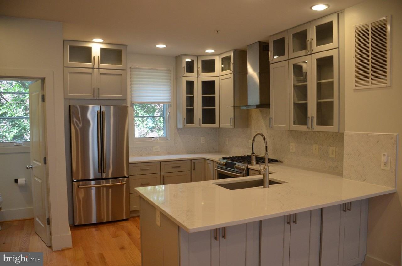 708 N Henry St - Photo 2 of 50