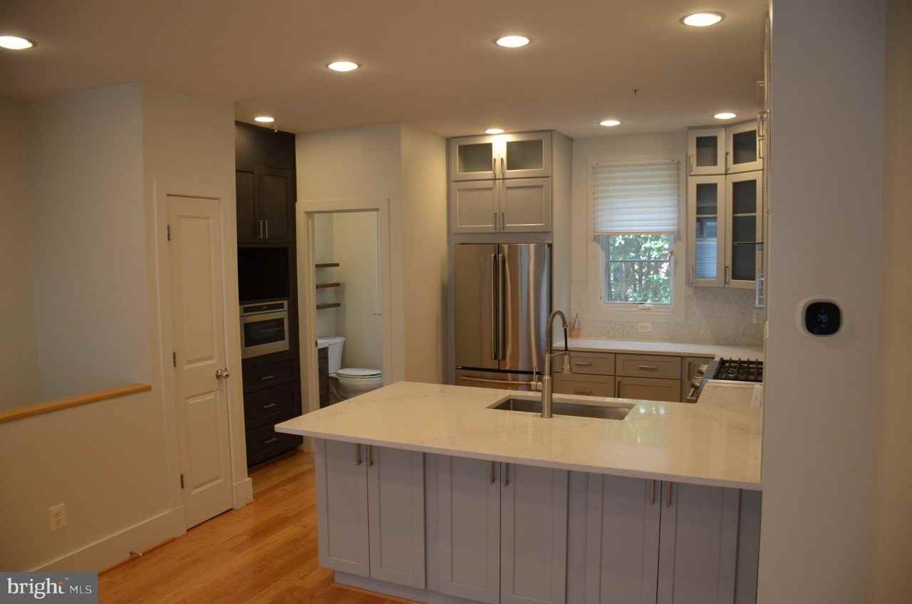 708 N Henry St - Photo 3 of 50