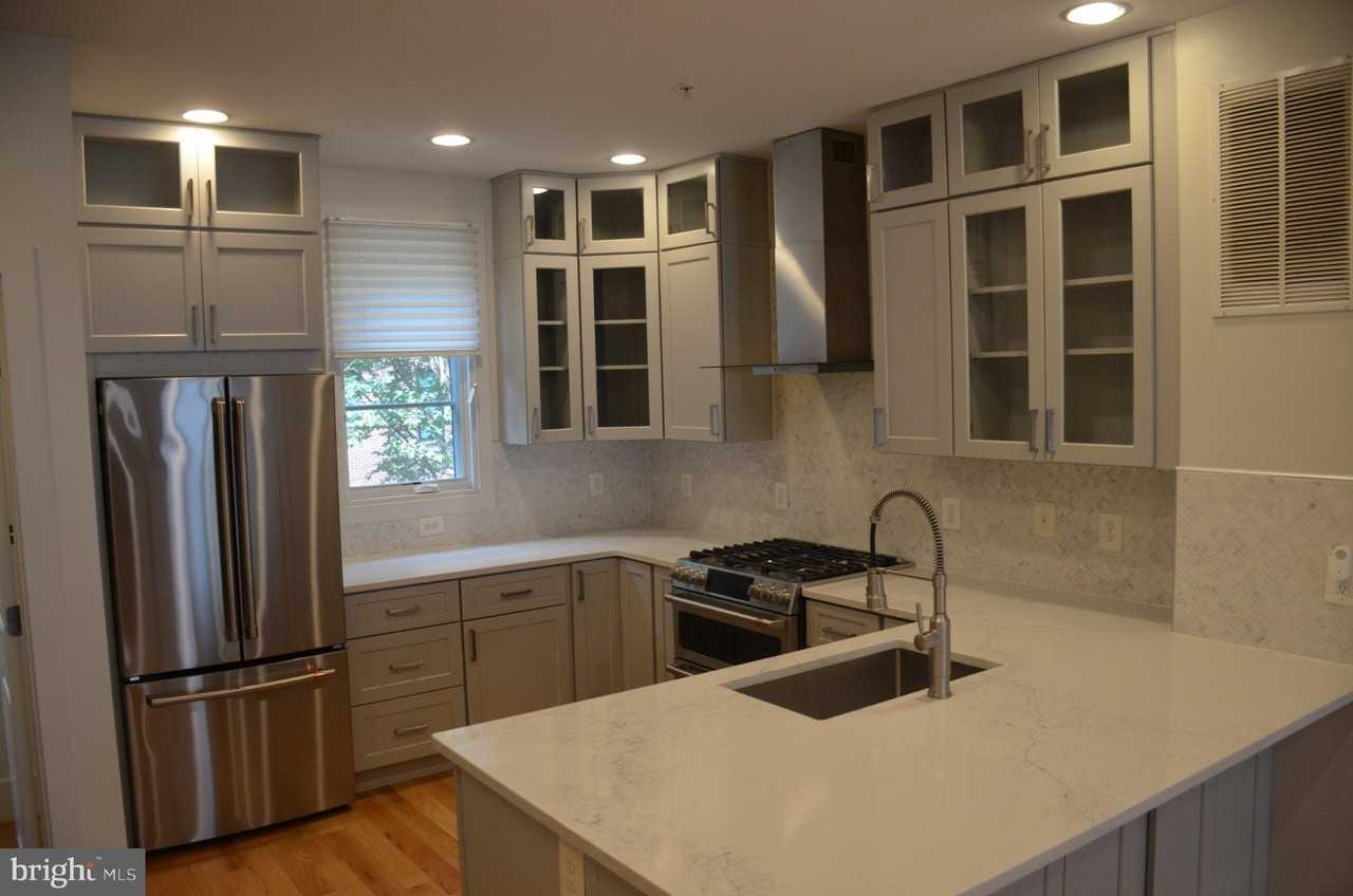 708 N Henry St - Photo 6 of 50