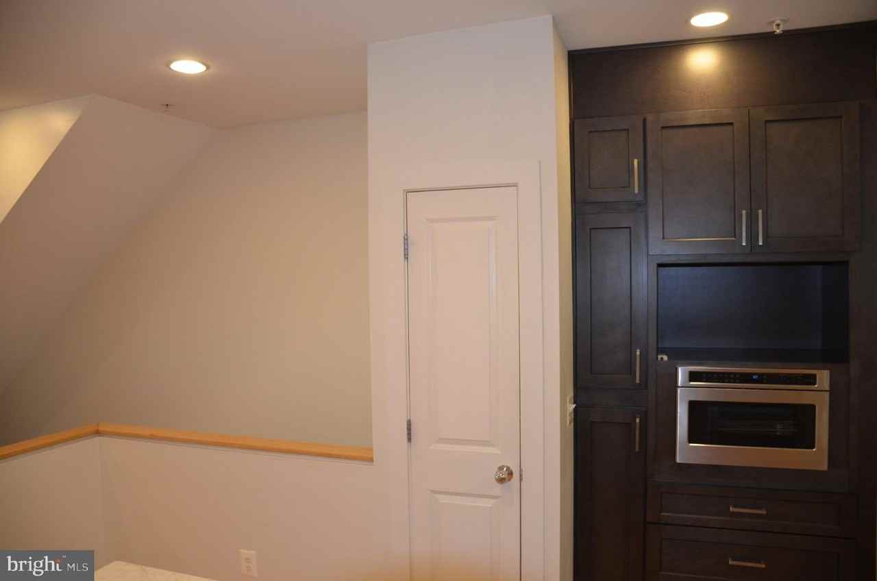 708 N Henry St - Photo 7 of 50