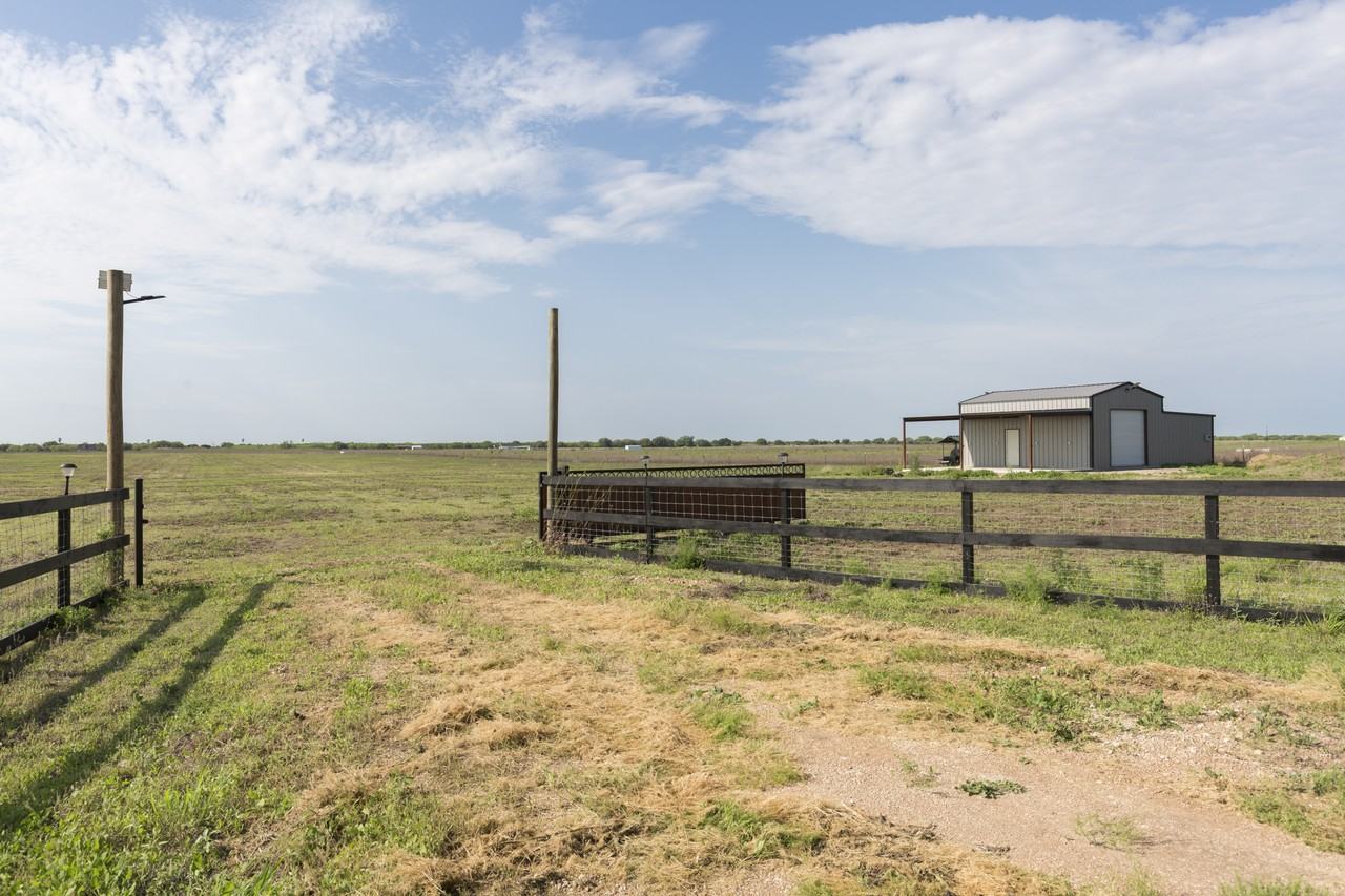 17685 LA COMA SR #10-91ACRE - Photo 2 of 4