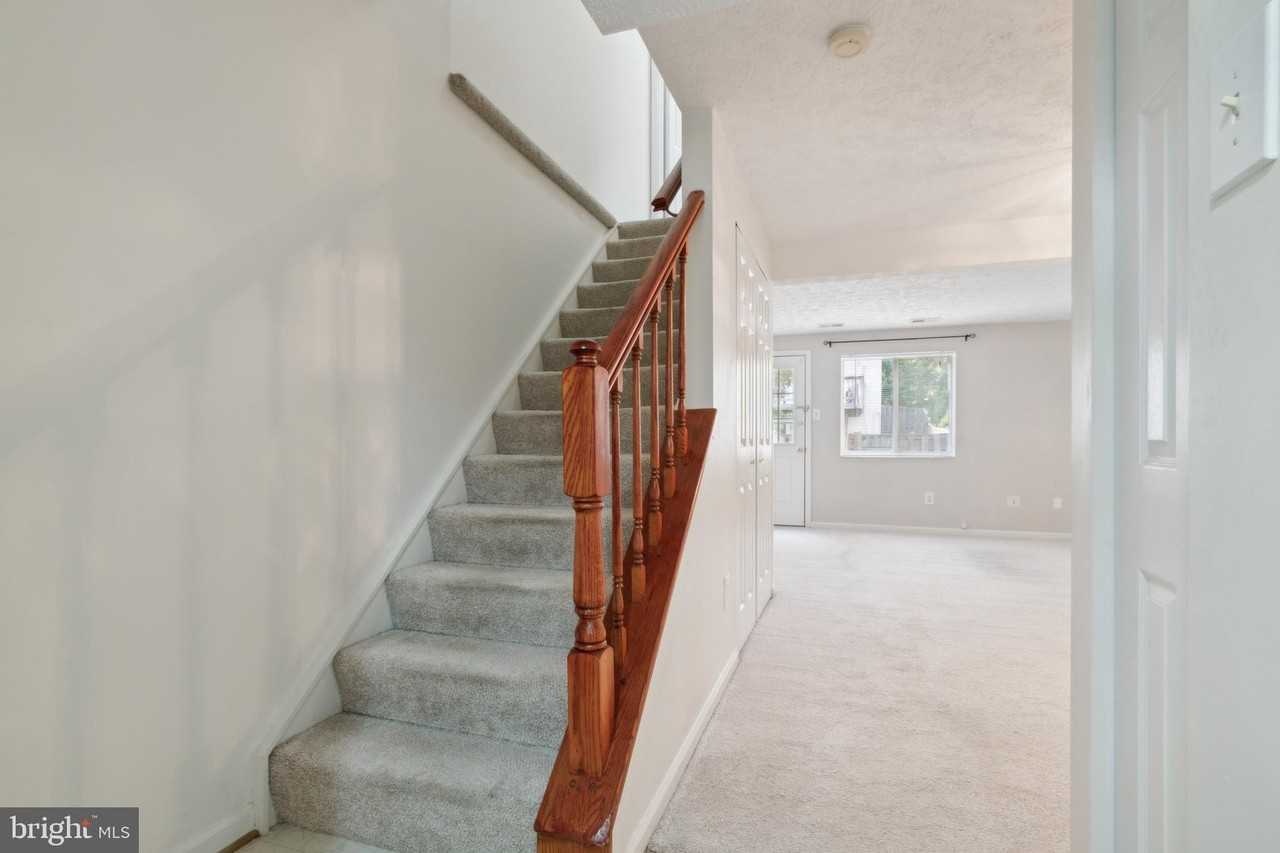 8483 Aurora Ct - Photo 4 of 28