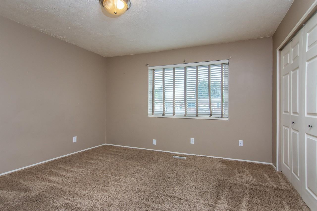 1585 W Rundquist Dr #1 - Photo 4 of 12