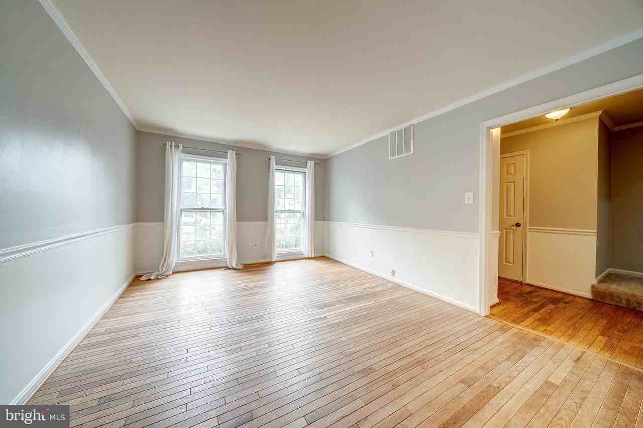 5465 Cheshire Meadows Way - Photo 5 of 34
